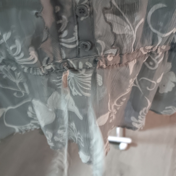 Old Navy Gray Floral Sheer Blouse - Picture 4 of 6